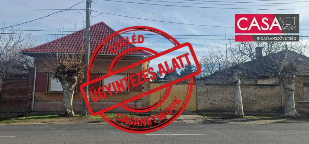 Eladó családi ház Cegléden – tágas telekkel, garázsokkal!