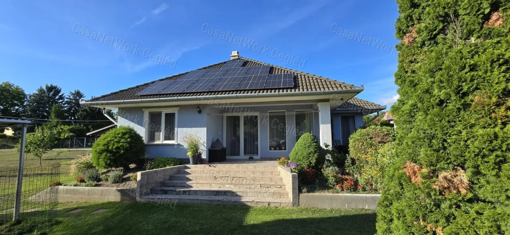 Eladó gyönyörű állapotú családi ház rendezett, nagy telken!