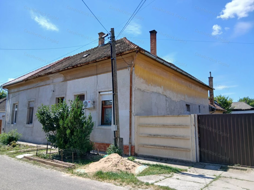 Eladó CEGLÉDI 46 m2 házrész.