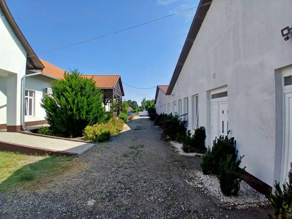 ELADÓ 11 SORHÁZI LAKÁS TÁPIÓSZELÉN!