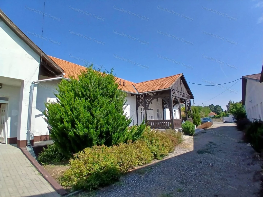 ELADÓ 11 SORHÁZI LAKÁS TÁPIÓSZELÉN!