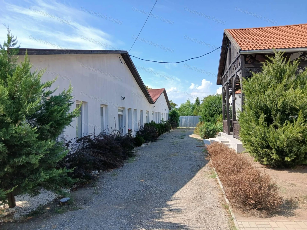 ELADÓ 11 SORHÁZI LAKÁS TÁPIÓSZELÉN!