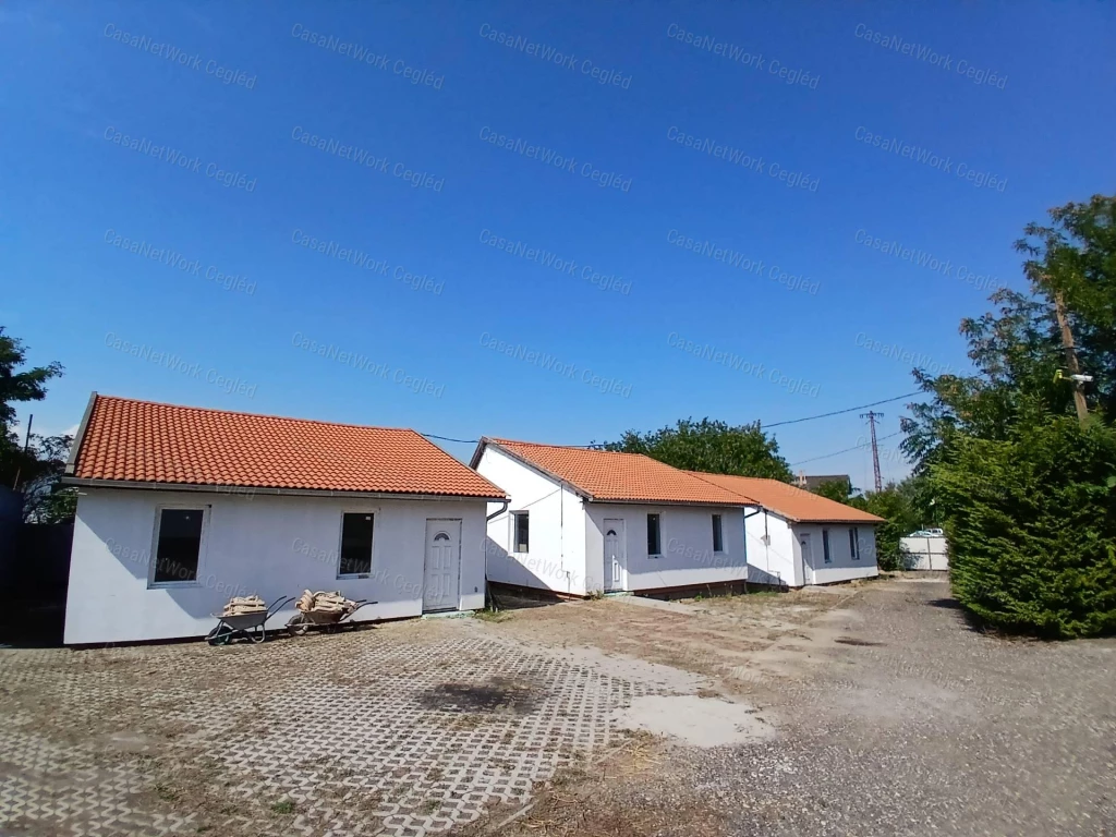 ELADÓ 11 SORHÁZI LAKÁS TÁPIÓSZELÉN!