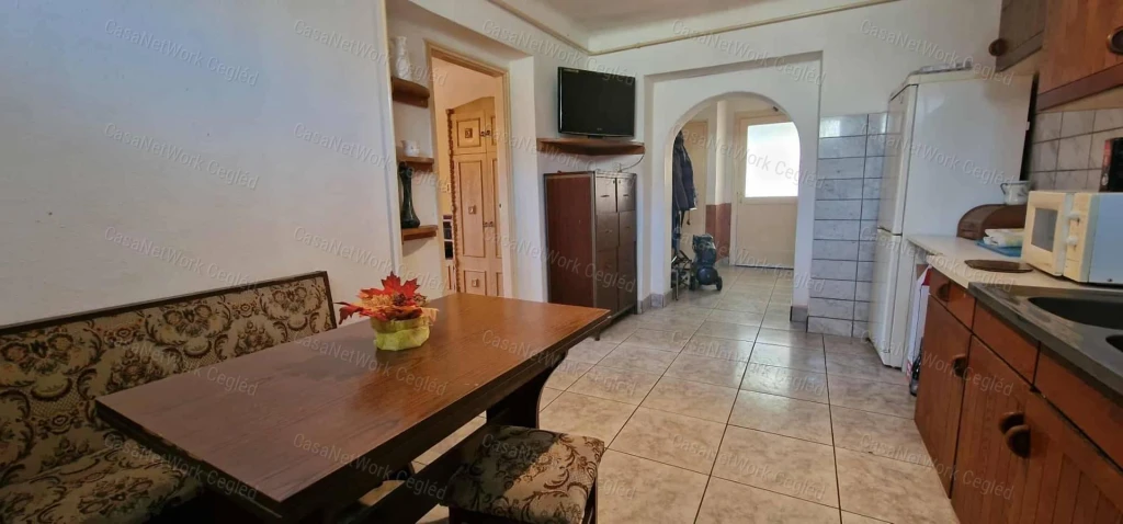 Földszintes családi ház Cegléden, jó környéken!