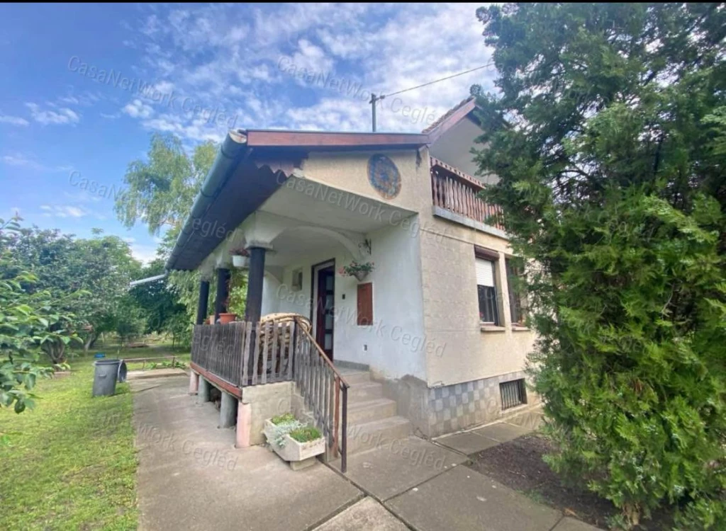 Mihályi-laposon állandó lakhatásra is alkalmas zártkert eladó!