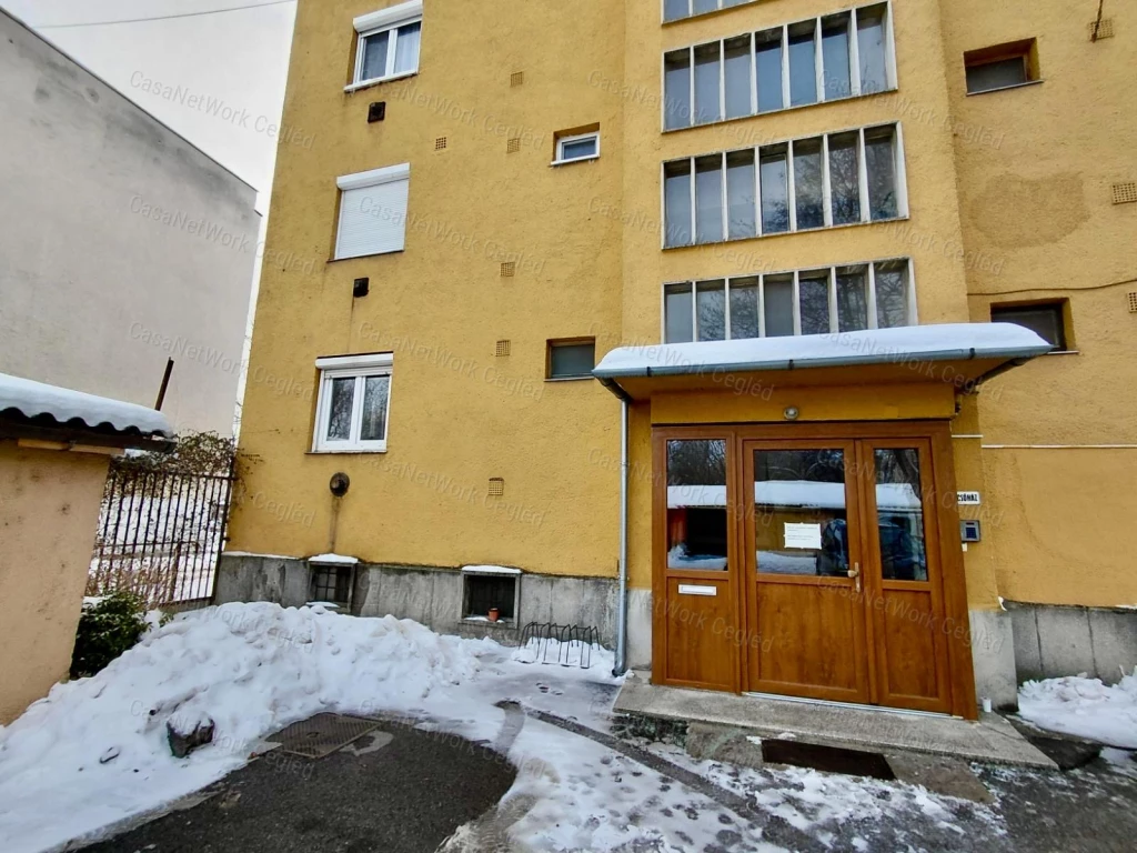 For sale brick flat, Cegléd