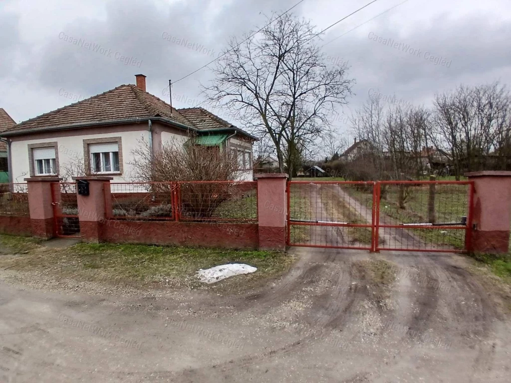 Eladó Tápiószelei 80 m2-s Családi Ház