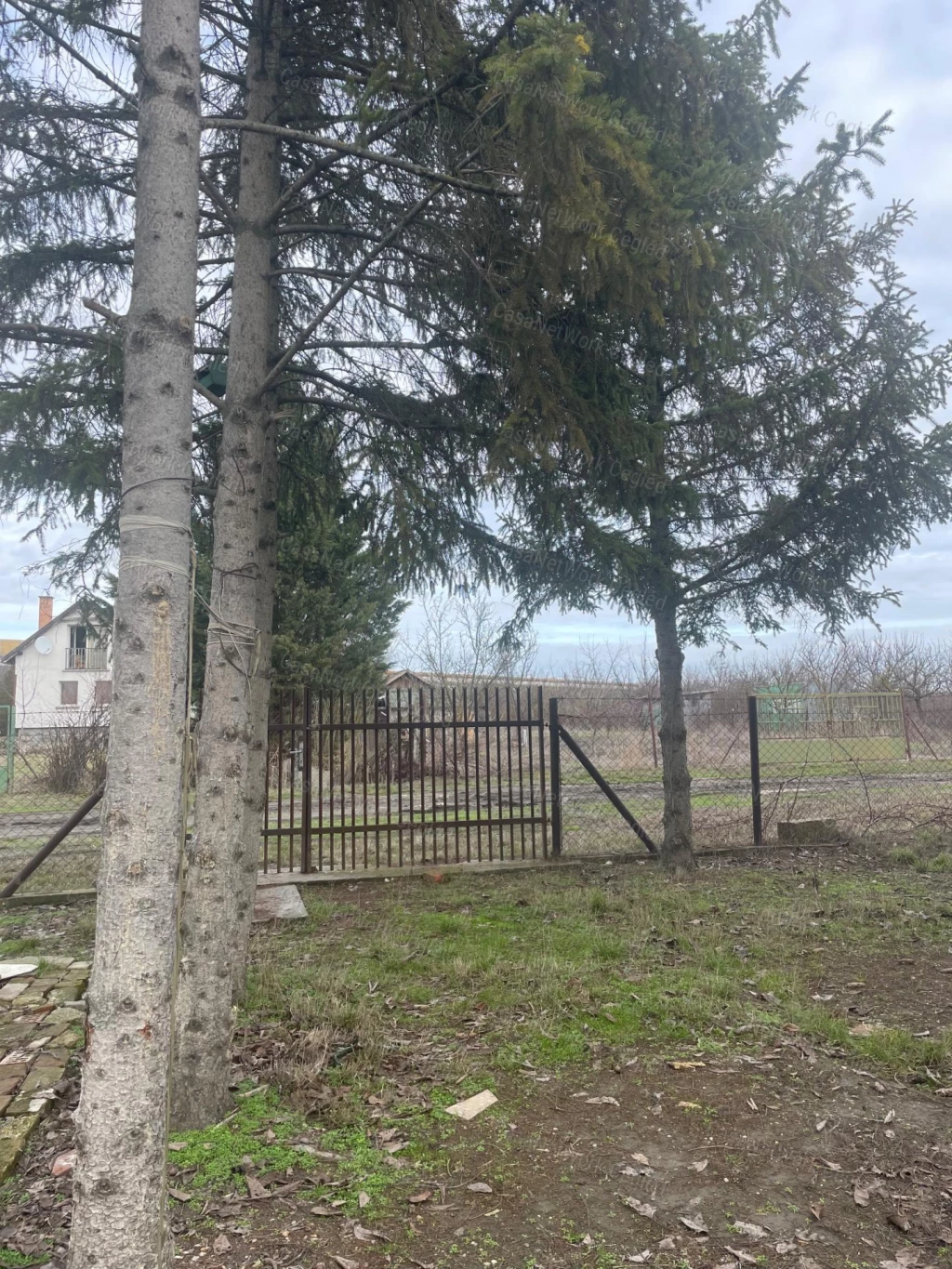 Mihályi-laposon 800 nm-es zártkert eladó