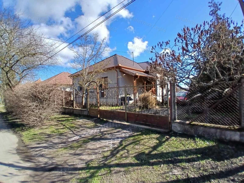 Eladó FARMOS ( Pest megye ) 90 m2 Családi Ház