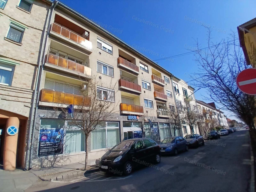 For sale brick flat, Cegléd