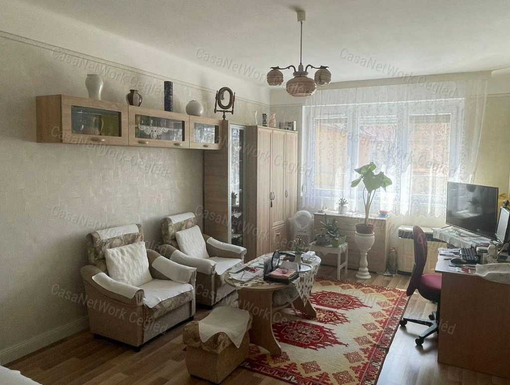 Eladó Cegléd szívében 70 m2 Téglalakás