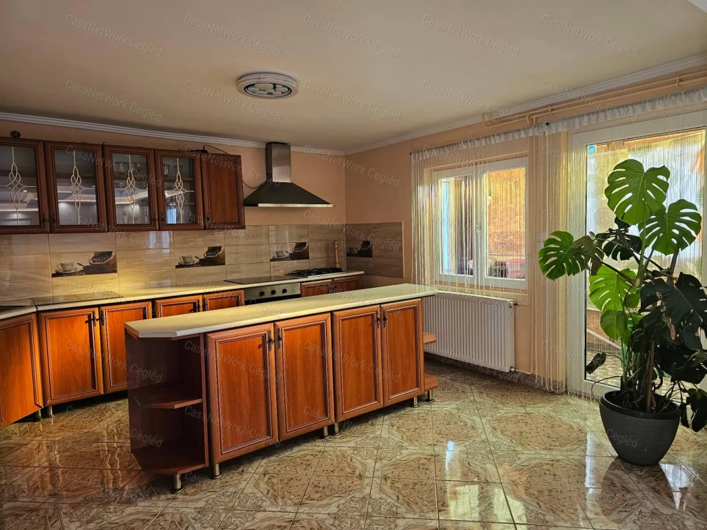 Monor csendes részén újszerű ház eladó!