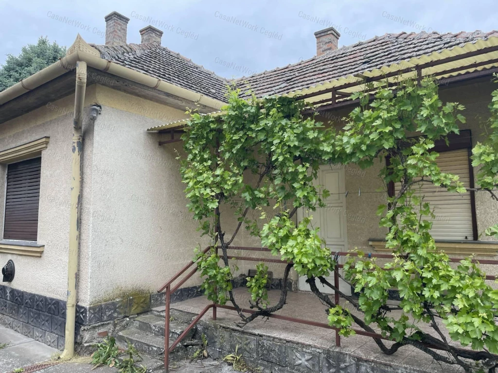 ELADÓ 65 m2 CSALÁDI HÁZ ABONYBAN