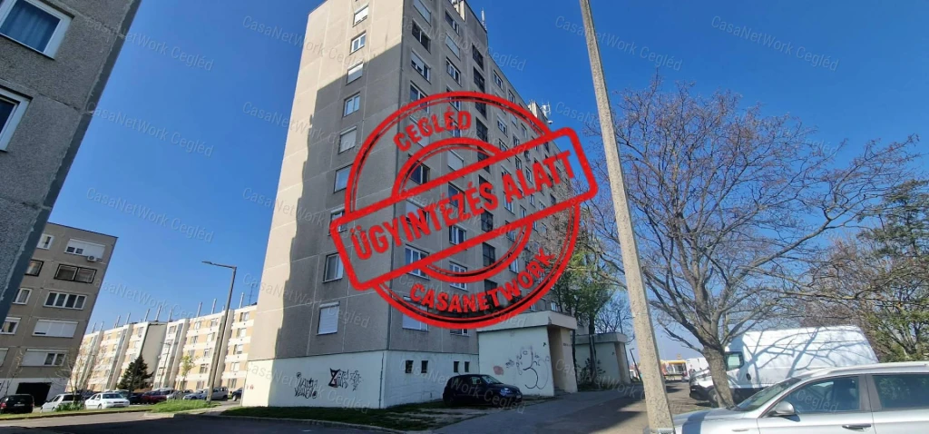 Jó elosztású, 2. emeleti klímás panellakás eladó Cegléden