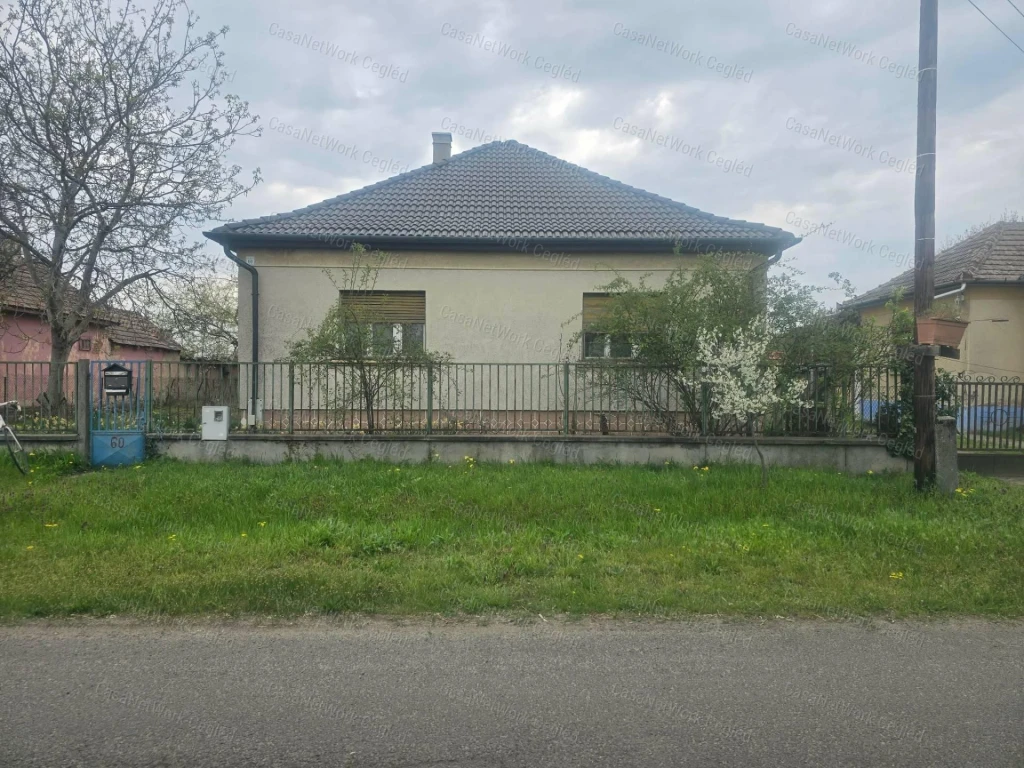 Eladó felújítandó családi ház