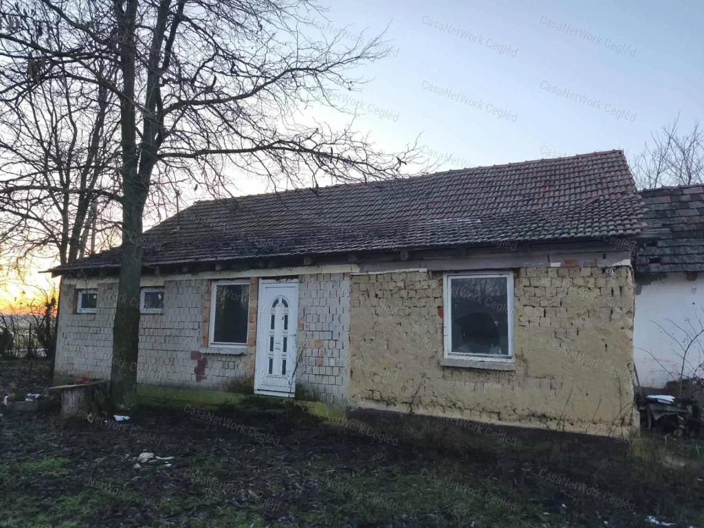 Eladó Tanya Tápiószele felújításra szoruló