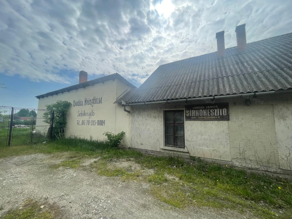 Szolnokon műhely eladó!