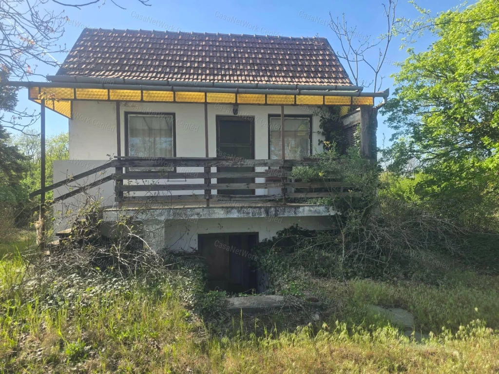 Eladó Zártkert Csemőben