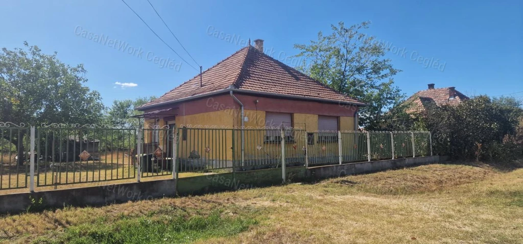 Családi ház eladó Farmoson!