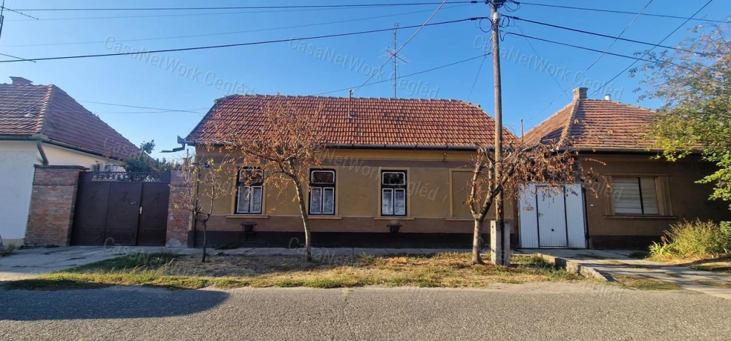 Cegléden családi ház eladó!