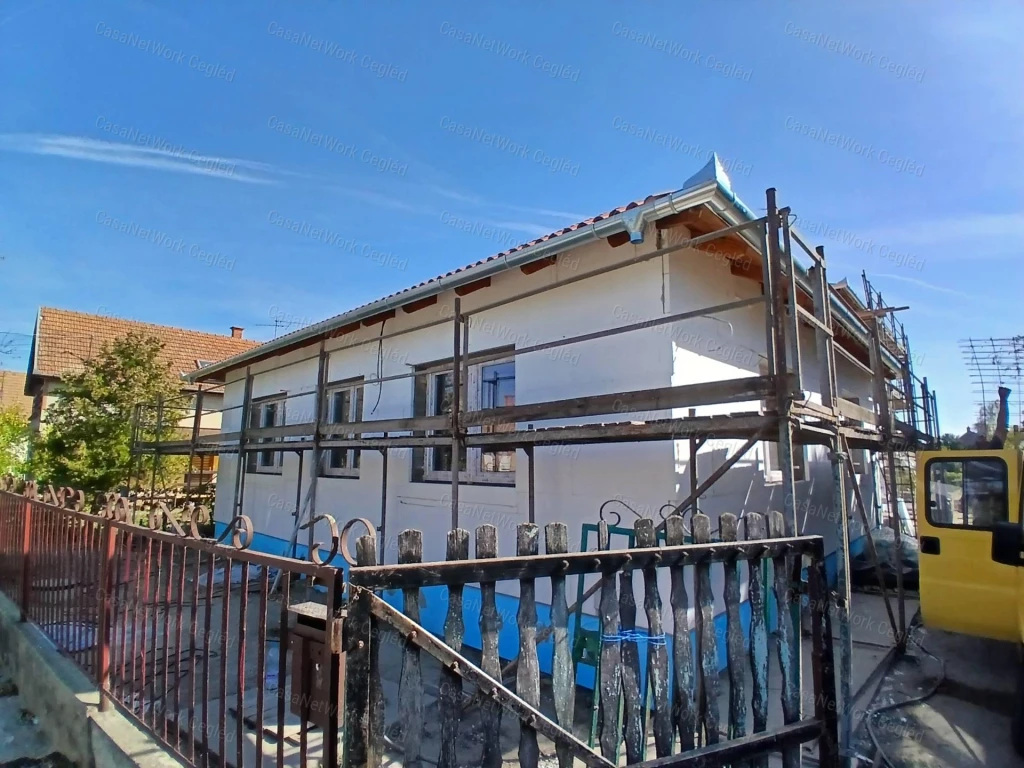 Eladó 100 m2 Ceglédi Ikerházfél az Úri negyedben.