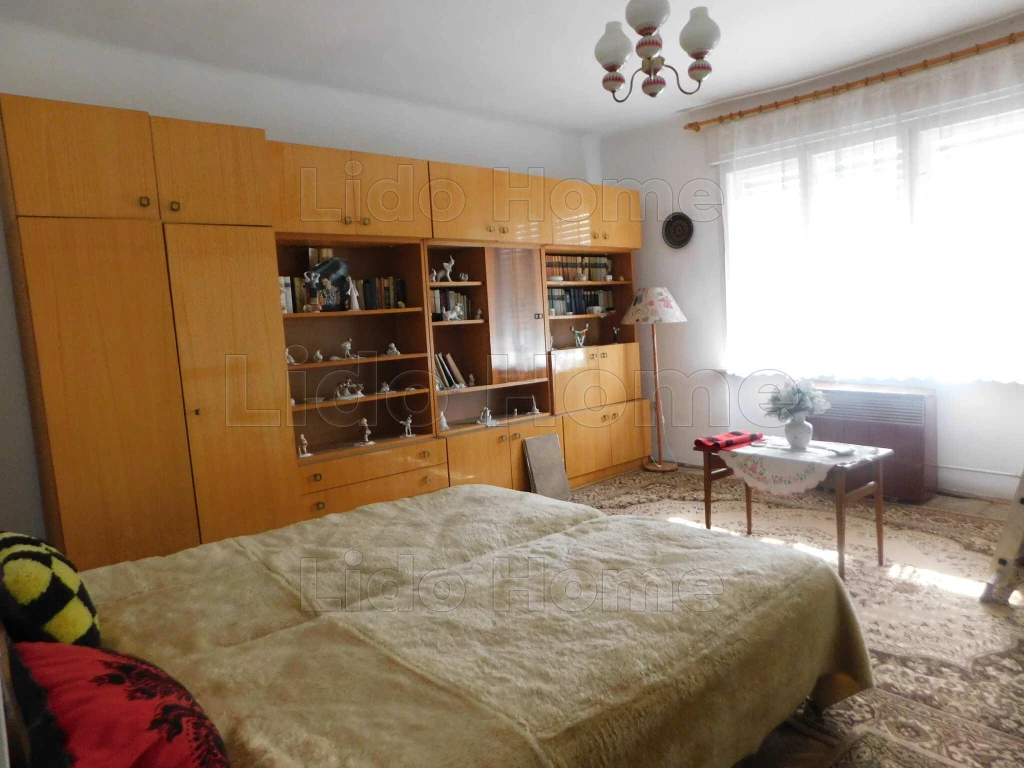 Tágas telek, remek elhelyezkedés – lehetőségek tárháza Kaposfőn!