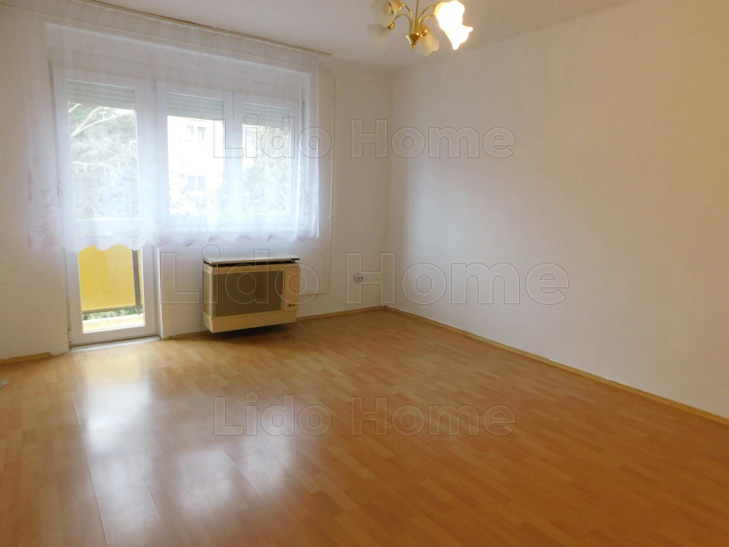 2. emeleti, 52 m²-es lakás eladó Dombóvár belvárosában – azonnal költözhető állapotban!