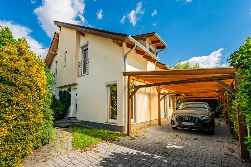 Hangulatos egyedi tervezésű családi ház mátyásföldön