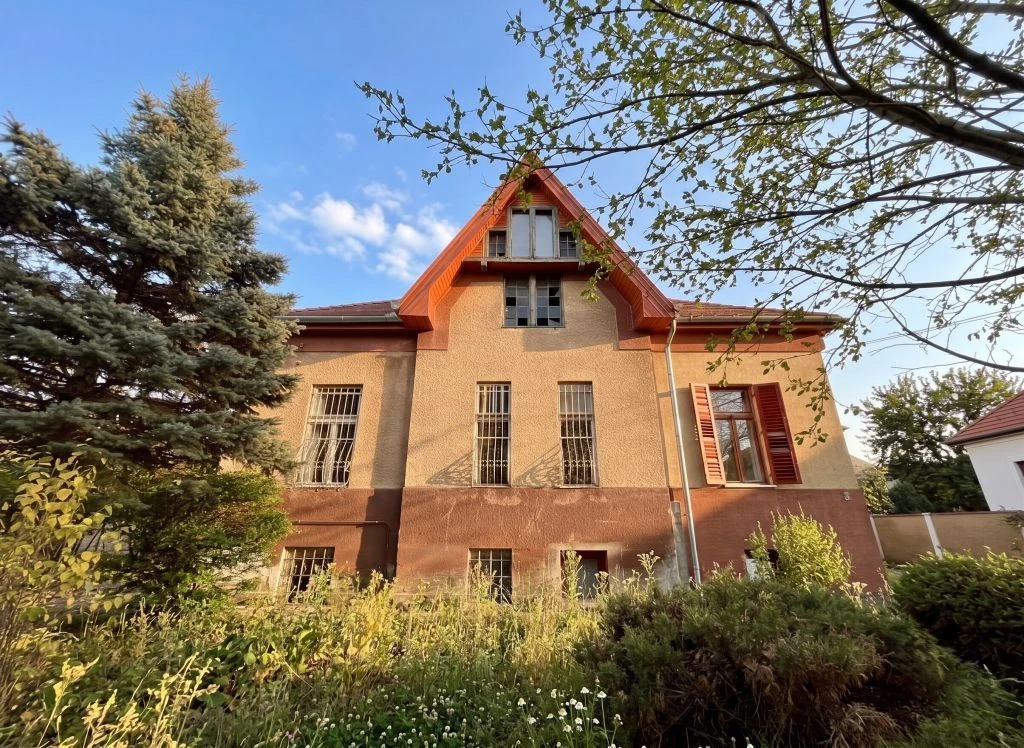 Felújítandó villaépület Ómátyásföldön, 1063 m²-es telken