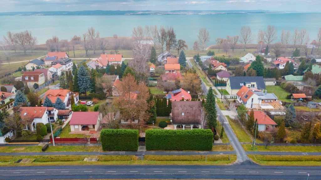 Balaton 100 méterre! két különálló ház egy telken, ritka lehetőség balatonberényben!