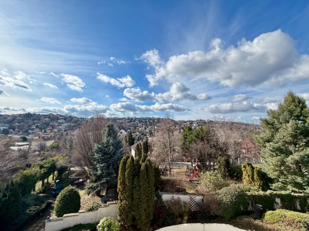 Körpanorámás, 130 m²-es budai lakás 4 erkéllyel, 2 autóbeállóval