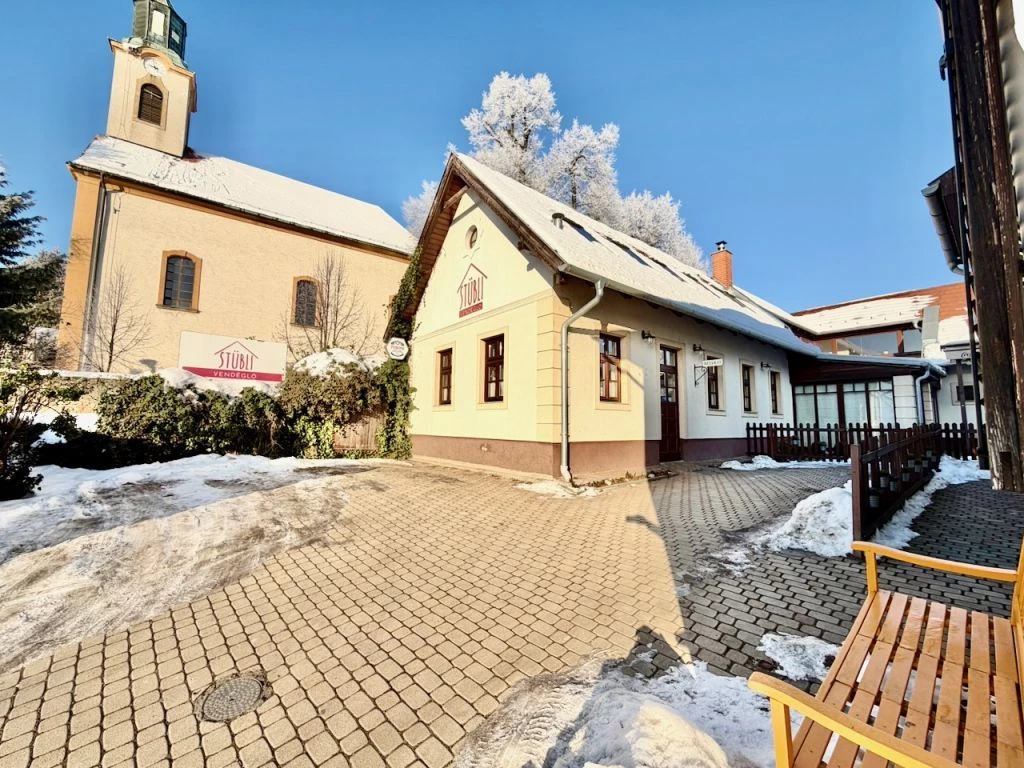 Gasztró központ nagykovácsi szívében!