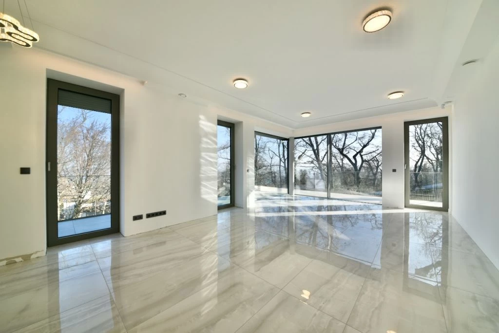 Új építésű, panorámás, luxus lakás a svábhegyen!