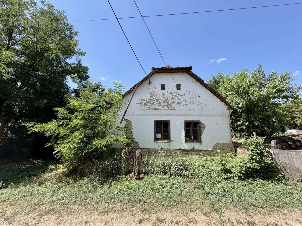 Nagy telekkel rendelkező, teljes felújítást igénylő ingatlan eladó kisszékelyen!