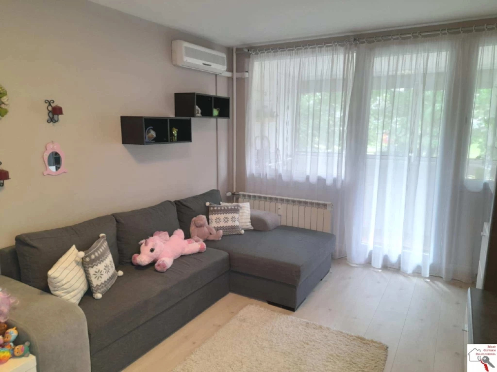 For sale panel flat, Pécs, Kertváros, Eladó 10/1 emeleti, átalakított, 2,5 szobás, erkélyes lakás Pécsett a Littke József utcában