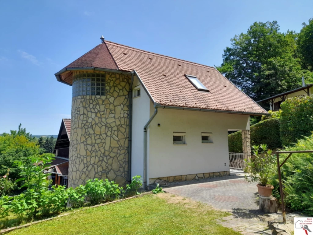 Eladó üdülő, nyaraló, Magyarhertelend, Eladó gyönyörű hétvégi ház Magyarhertelend legszebb pontján