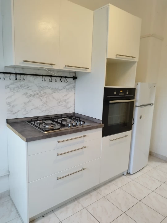 Eladó téglalakás, Pécs