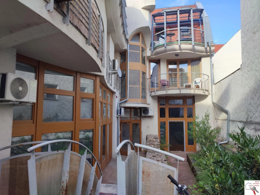 For rent brick flat, Pécs, Belváros, Kiadó nappali + 2 hálós, 1. em. erkélyes lakás Pécsett a Jókai utcában