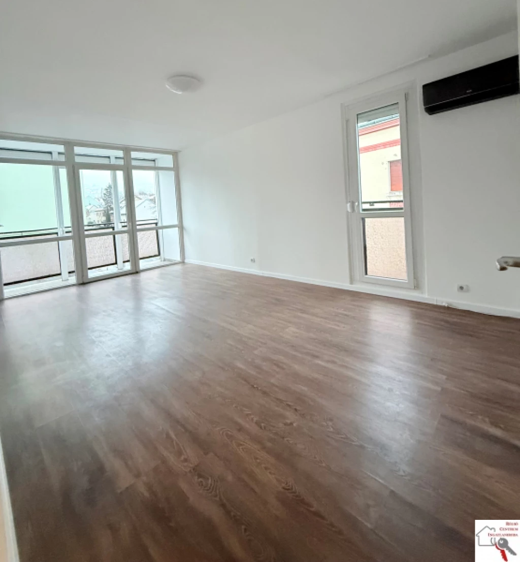 c3-1-name c2-20-name, Pécs, Egyetemváros, Eladó 4/1 emeleti 3 szobás, erkélyes frissen felújított lakás Pécsett a Megyeri térnél