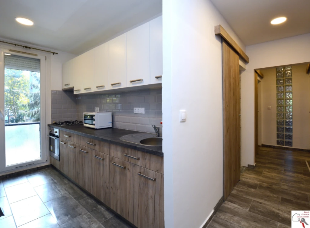 c3-1-name c2-20-name, Pécs, Egyetemváros, Eladó frissen felújított 4/1 em. 3 szobás, erkélyes lakás Pécsett, Uránvárosban