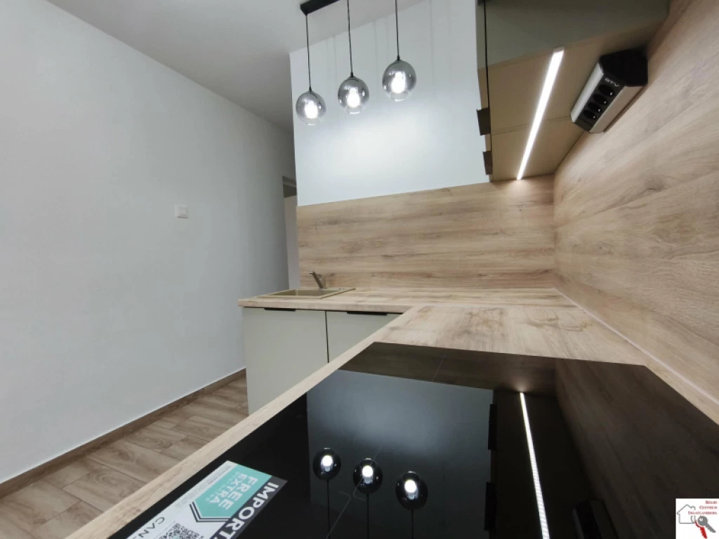 For sale panel flat, Pécs, Kertváros, Eladó 4/3 emeleti, 2 szobás, erkélyes, felújított panel lakás Pécsett a Maléter Pál úton