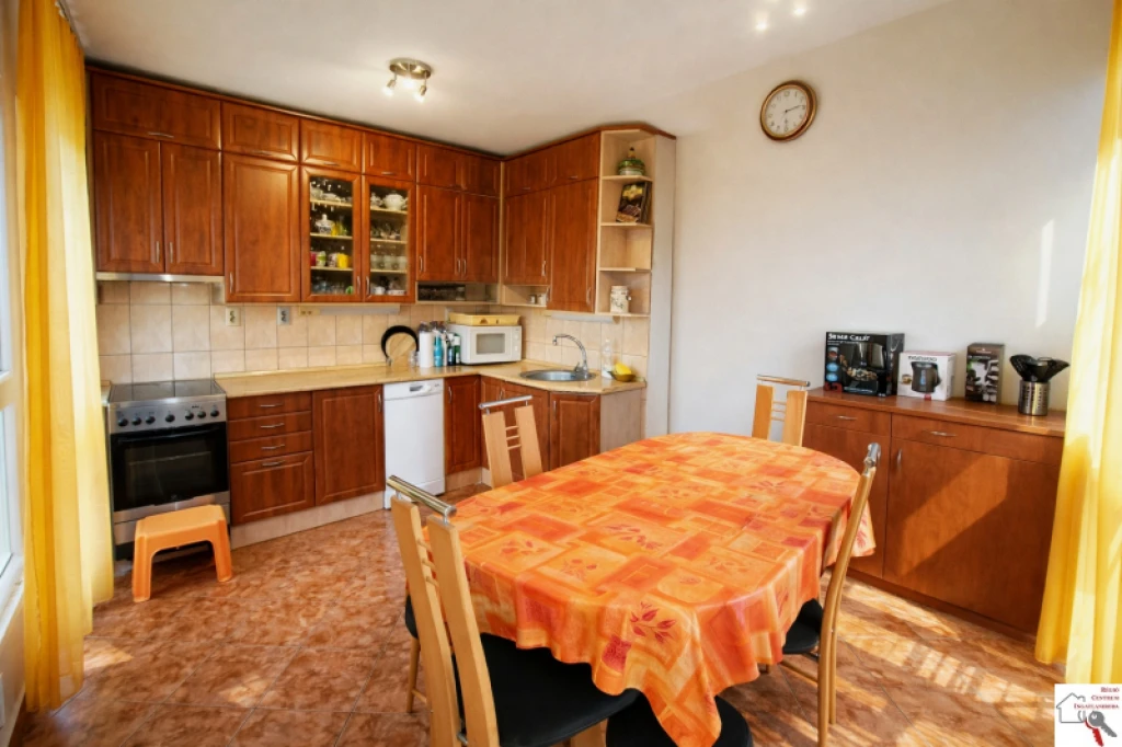 c3-1-name c2-20-name, Pécs, Kertváros, Eladó 4/1 em., 3,5 szobás, erkélyes lakás Pécsett a Malomvölgyi városrészben