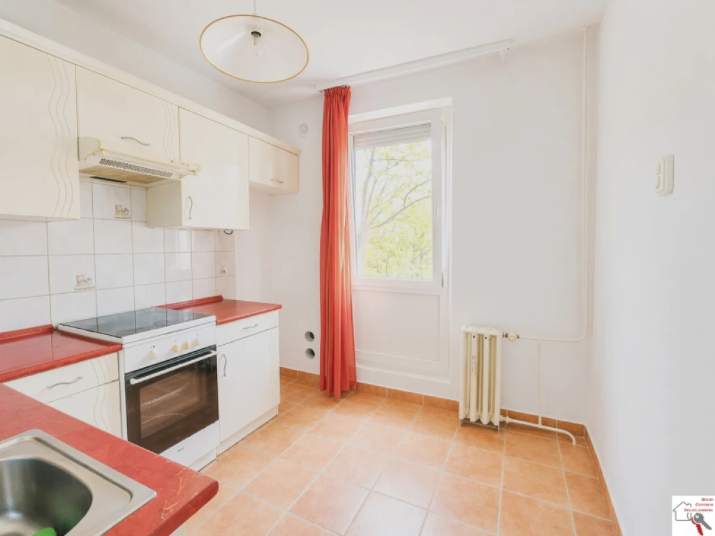 c3-1-name c2-20-name, Pécs, Kertváros, Eladó 4/3 emeleti, 3 szobás, erkélyes panellakás Pécsett a Maléter Pál úton