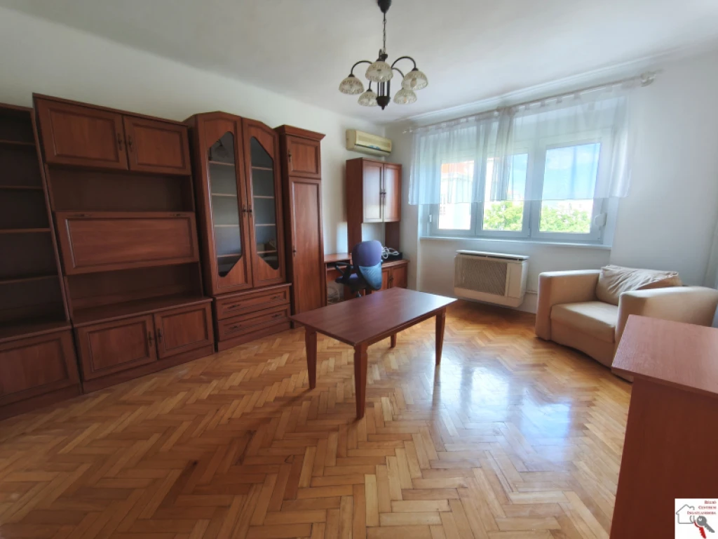 Kiadó téglalakás, Pécs, Belváros, Kiadó 2 szobás, erkélyes tégla lakás Pécsett a Légszeszgyár utcában