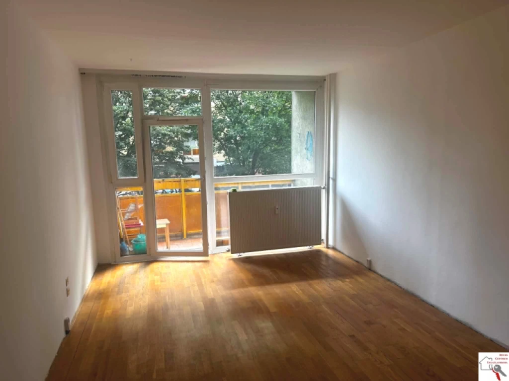 Eladó panellakás, Pécs, Belváros, Eladó 10/2 em. 2 szobás, erkélyes lakás Pécsett a Nagy Lajos kir. útján