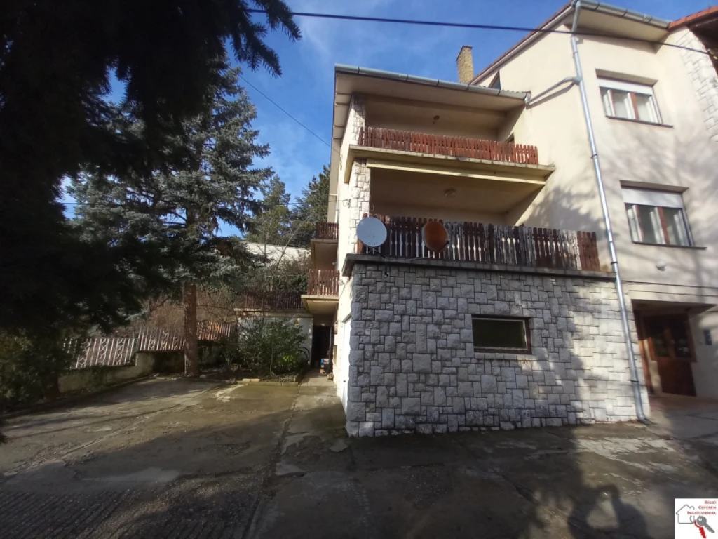 Eladó sorház, Pécs, Mecsekoldal-Belváros, Eladó 3 szintes, nagy teraszos sorház garázzsal Pécsett a Surányi úton