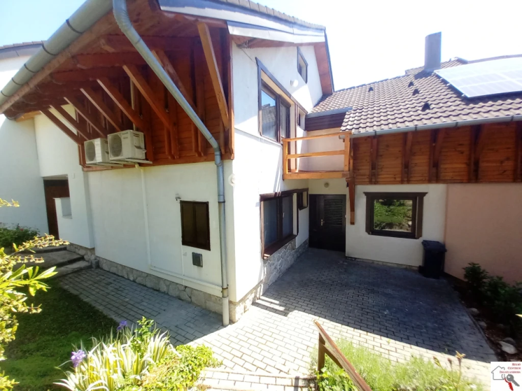 Eladó sorház, Pécs, Mecsekoldal-Belváros, Eladó örökpanorámás sorház garázzsal Pécsett, Báránytetőn