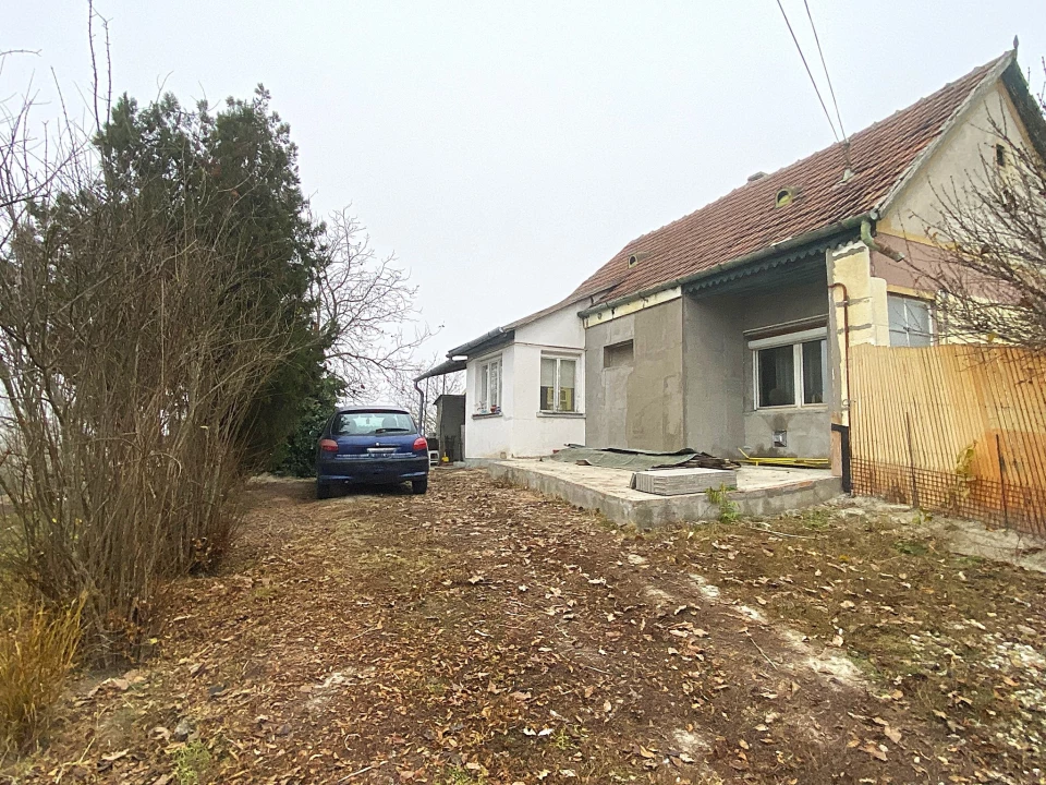 Eladó családi ház, Makád