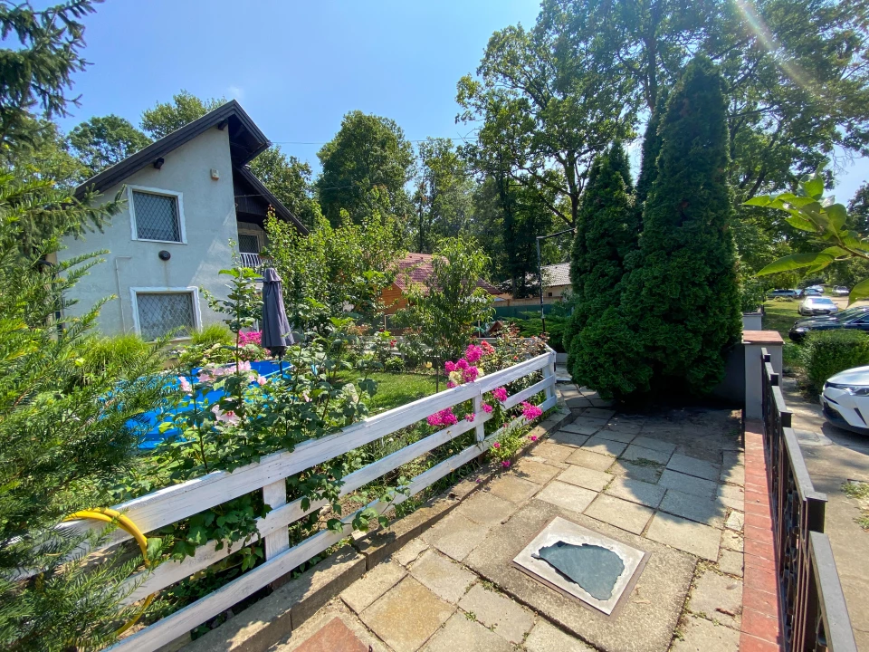 Kiskunlacháza családi ház, Duna-part közelében