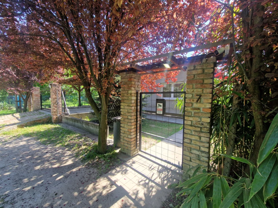 Álomszép környezetben két generáció számára is alkalmas ház újszerű állapotban várja Dömsödöm új lak